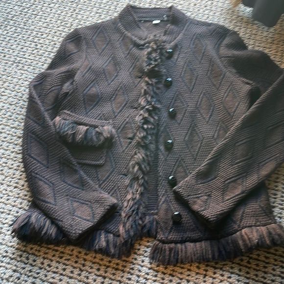 Vintage Sweater Reminiscent of Chanel! - Picture 4 of 16